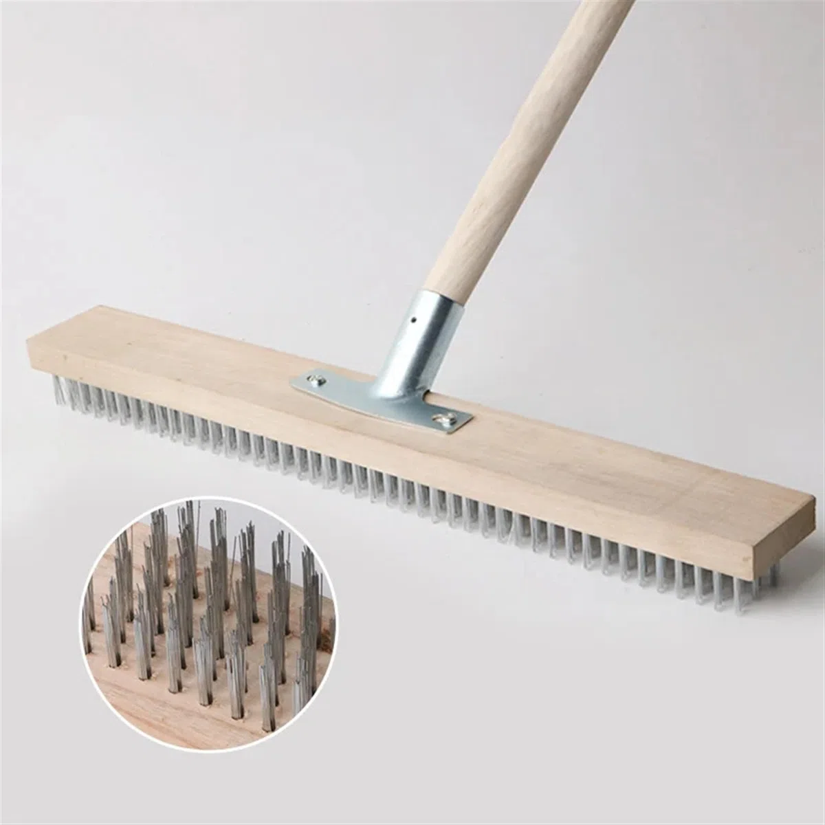 Brosse à balai en acier inoxydable pour le nettoyage en extérieur, brosse de sol à poils courts de qualité industrielle avec long manche pour patio, route et débris rigides, durable et robuste